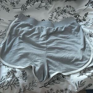grey shorts